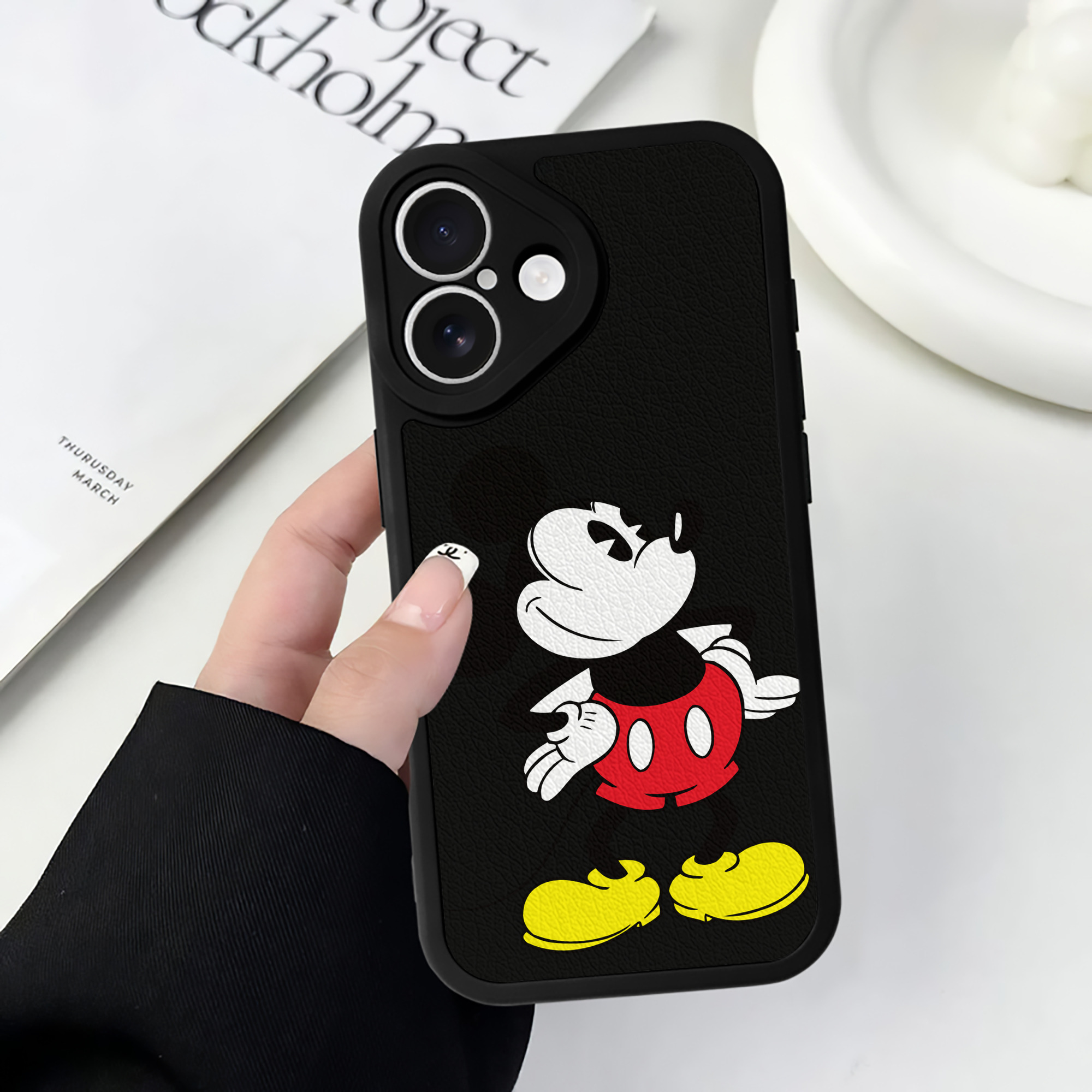 （画像用） ミッキーマウス Mickey Mouse 【iPhone 16シリーズ対応】シリコンスマホケース（レザー調） 材質：シリコン